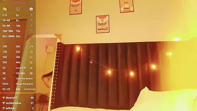littleebluee from StripChat