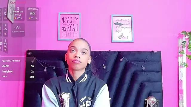 littleebonymommy from StripChat