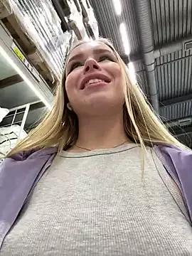 Naked Room Liza_risky 