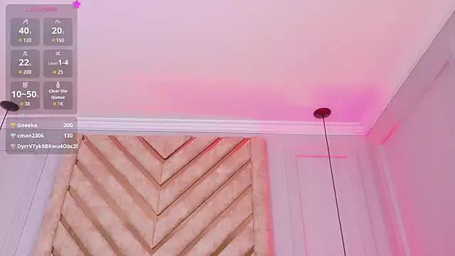 Naked Room Lola_King 