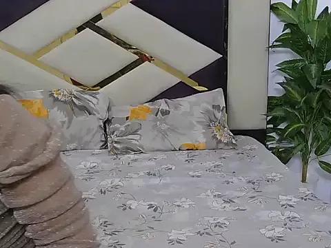 Naked Room Lovelyy-couple 