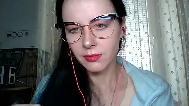 LuminousLady from StripChat is Freechat
