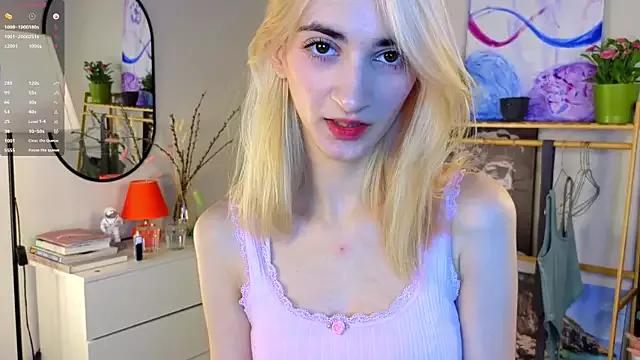 LynnaCure from StripChat
