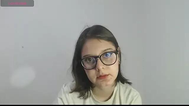MadieLorez from StripChat is Freechat