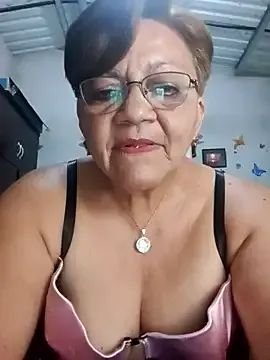 Freechat Madrastrahot69 on StripChat