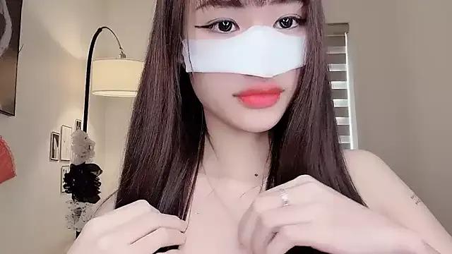 MaiLiiil from StripChat is Freechat