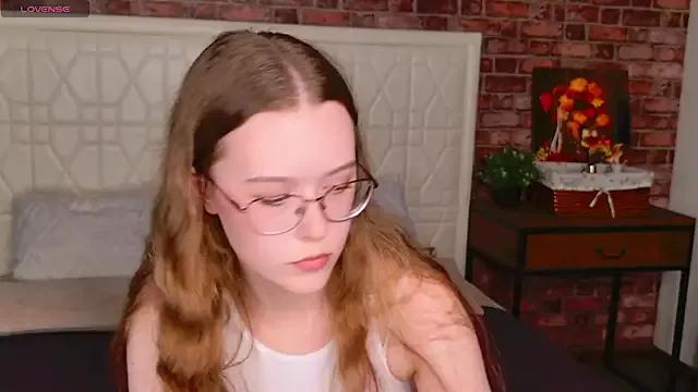MandyMils from StripChat is Freechat