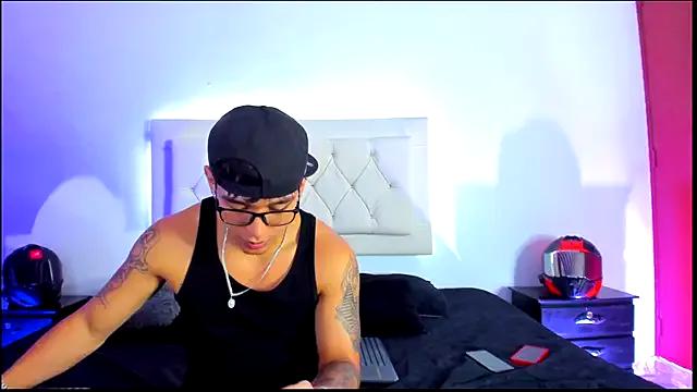 Mattew_Dluca_ from StripChat