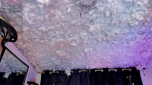 Naked Room melody-rouss 