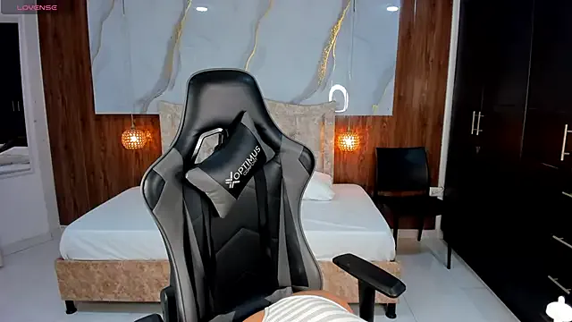 Freechat mia_18v on StripChat