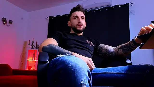 Freechat MightyAaron66 on StripChat