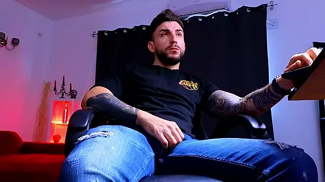 Freechat MightyAaron66 on StripChat