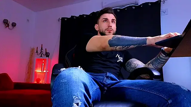 Freechat MightyAaron66 on StripChat