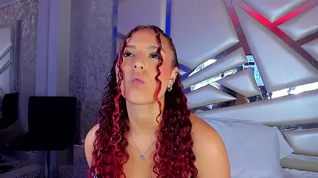 Miia002 on StripChat