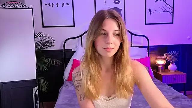 Naked Room MiillKiss 