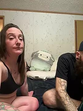 Mini_And_The_Bear from StripChat