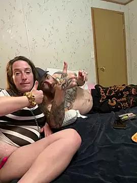 Mini_And_The_Bear from StripChat