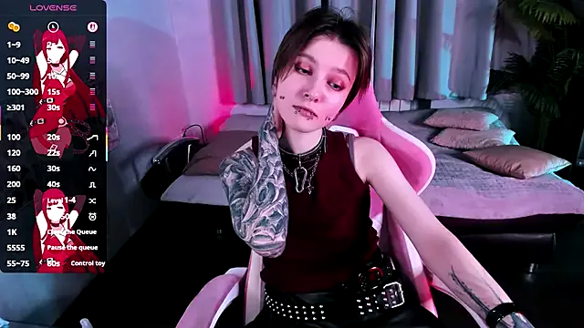 MiraVelle — show underboobs + jiggle it