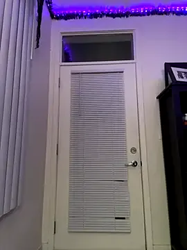 Freechat moan4mona on StripChat