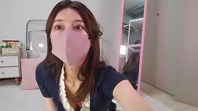 MOMO_momo_xoxo from StripChat is Freechat
