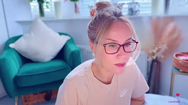 Freechat Myassistant on StripChat