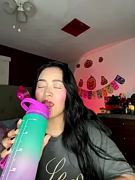 Freechat MyHoneyFrida on StripChat