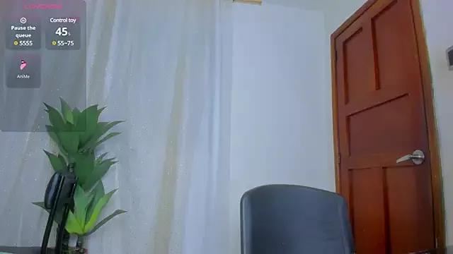 Naked Room NahiaFox 