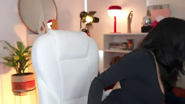 Freechat nahiapaws on StripChat