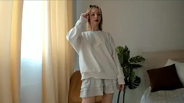 Naked Room Nana_Wilson 