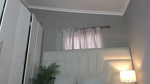 Group naughtyblackdolie on StripChat