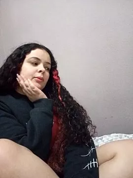 NinaSweet2 on StripChat 