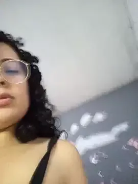 NinaSweet2 on StripChat 