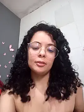 NinaSweet2 on StripChat 