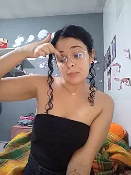 NinaSweet2 on StripChat 