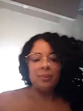 NinaSweet2 on StripChat 