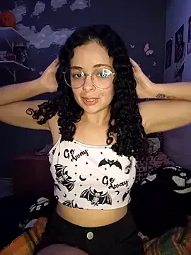 NinaSweet2 on StripChat 