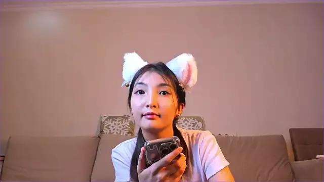 nooniemoon from StripChat