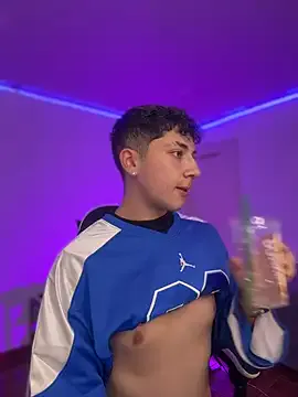 StripChat oliver_kyy is Freechat oliver_kyy — HARD COCK (MASTURBATE)