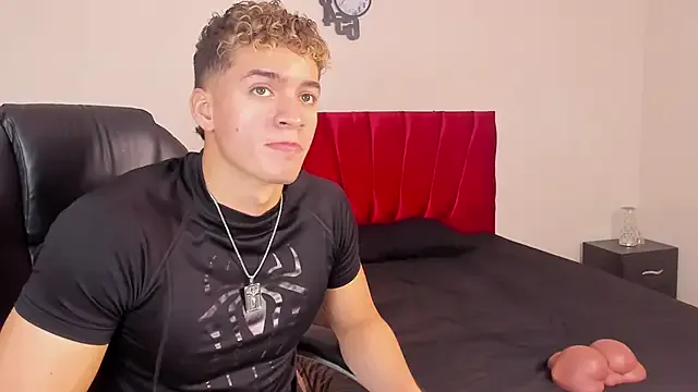 Freechat paull_george on StripChat