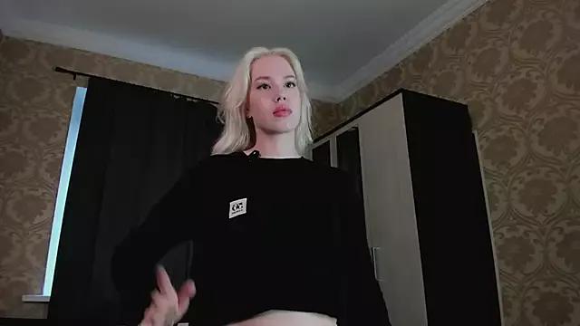petite_mermaid on StripChat