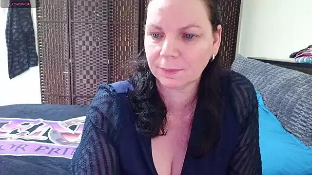 Naked Room PlayfulcurvyyMilf 