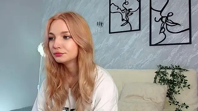 PolliMills from StripChat