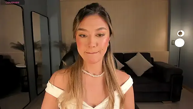 Freechat RebeccaHudson on StripChat