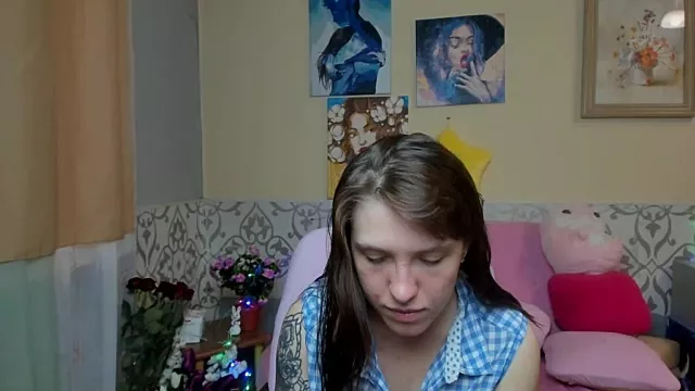 Freechat Reginasmilee on StripChat