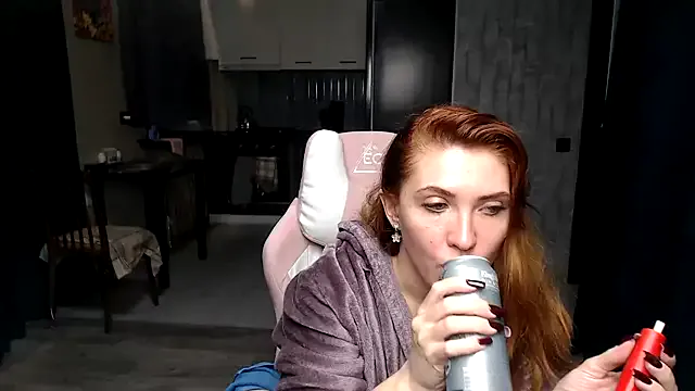 Freechat Reginasmilee on StripChat