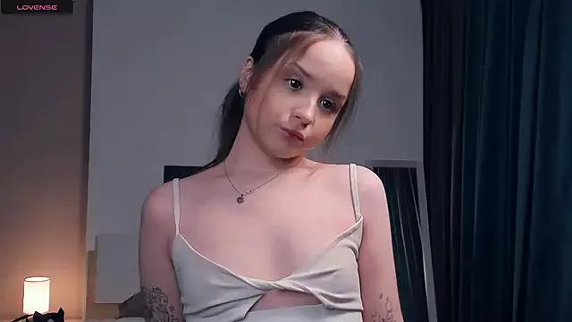 RenetTolken from StripChat is Freechat