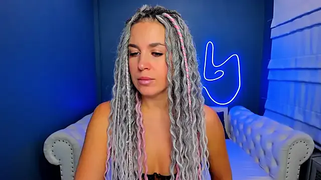 Freechat rock_n_roxy on StripChat