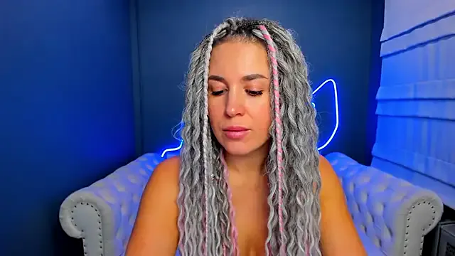 Freechat rock_n_roxy on StripChat