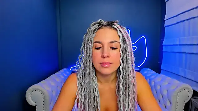 Freechat rock_n_roxy on StripChat