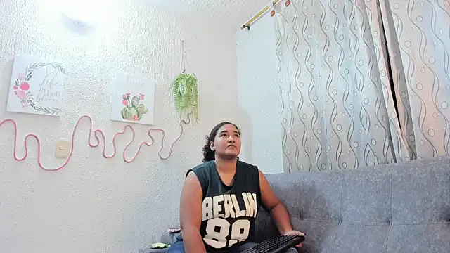 Private samanthaeliott22 on StripChat